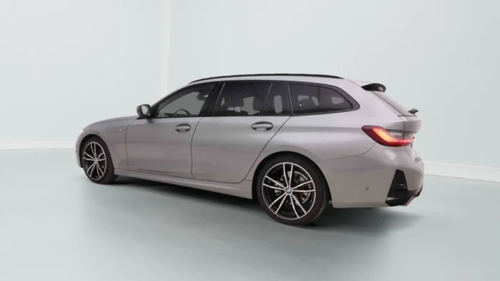 BMW 3 320dA 190 MHEV Touring M Sport – Image 2