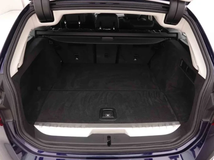 BMW 3 330e 292 PHEV Touring Sport – Image 4