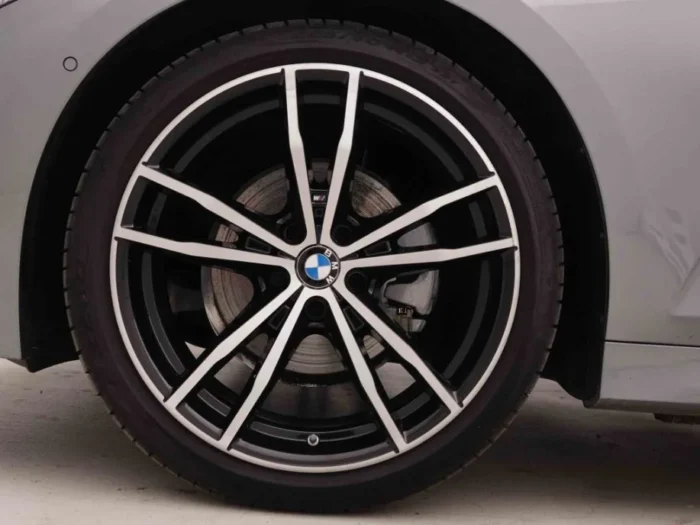 BMW 3 320dA 190 MHEV Touring M Sport – Image 24